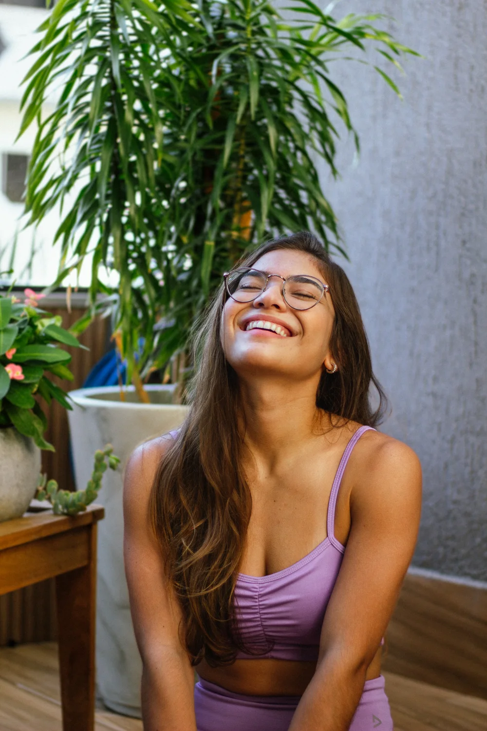 Duda em um ambiente com plantas